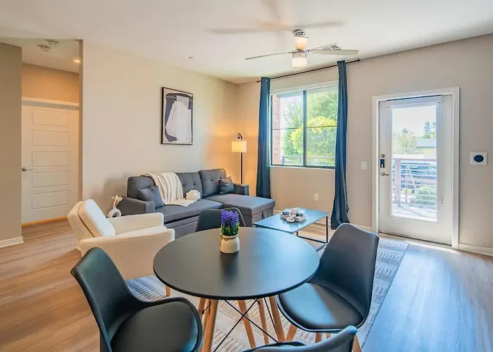 Quaint 2br Uptown Biltmore Gym Pool Parking Wd *