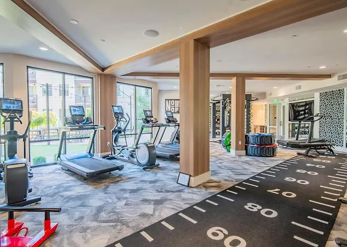 Quaint 2br Uptown Biltmore Gym Pool Parking Wd Phoenix