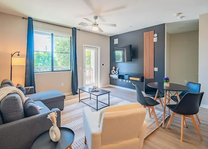 Quaint 2br Uptown Biltmore Gym Pool Parking Wd Apartment Phoenix