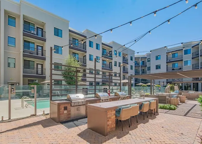 Quaint 2br Uptown Biltmore Gym Pool Parking Wd *