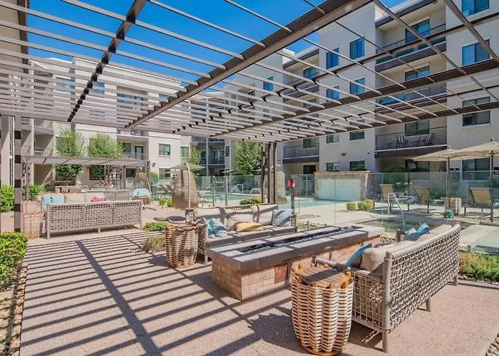 Quaint 2br Uptown Biltmore Gym Pool Parking Wd