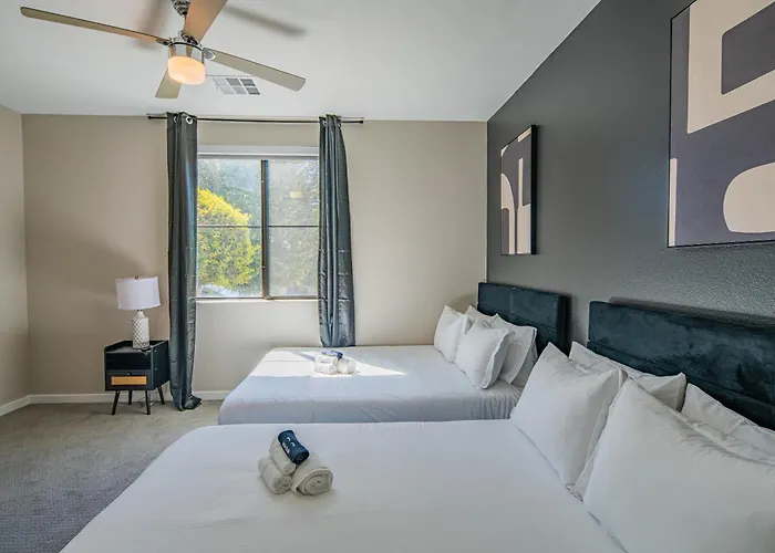 Quaint 2br Uptown Biltmore Gym Pool Parking Wd Phoenix