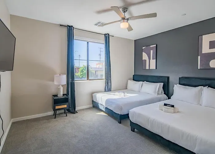 Quaint 2br Uptown Biltmore Gym Pool Parking Wd Apartment Phoenix