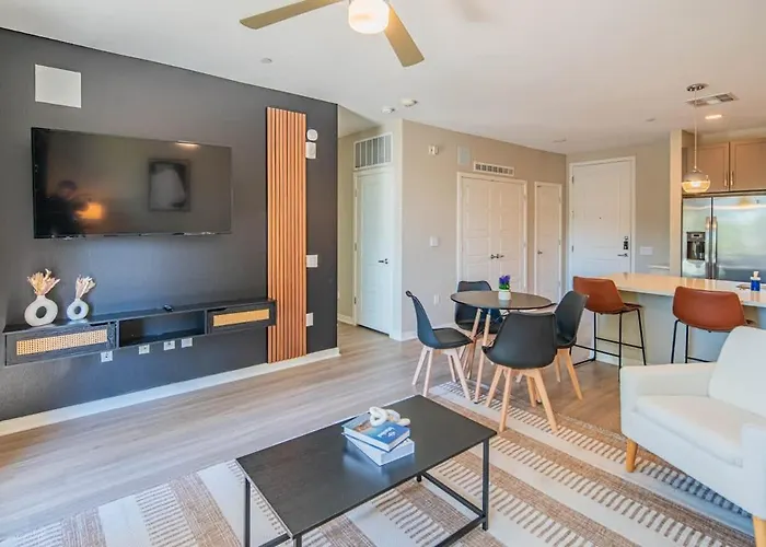 Quaint 2br Uptown Biltmore Gym Pool Parking Wd