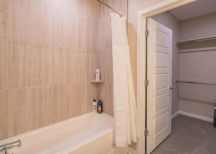 Quaint 2br Uptown Biltmore Gym Pool Parking Wd * Phoenix