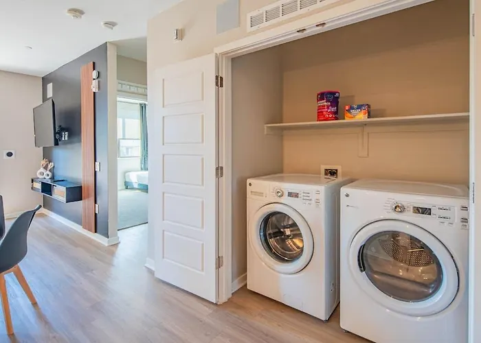 Quaint 2br Uptown Biltmore Gym Pool Parking Wd Apartment *