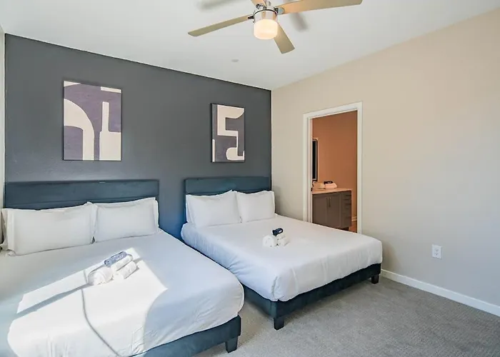 Quaint 2br Uptown Biltmore Gym Pool Parking Wd Apartment Phoenix